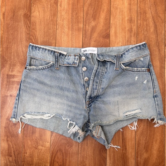 Zara mid rise denim shorts - Picture 3 of 4